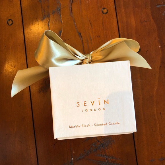 SEVIN LONDON Marble Black Luxury Scented Candle 270g with Candle Snuffer - Picture 4 of 11